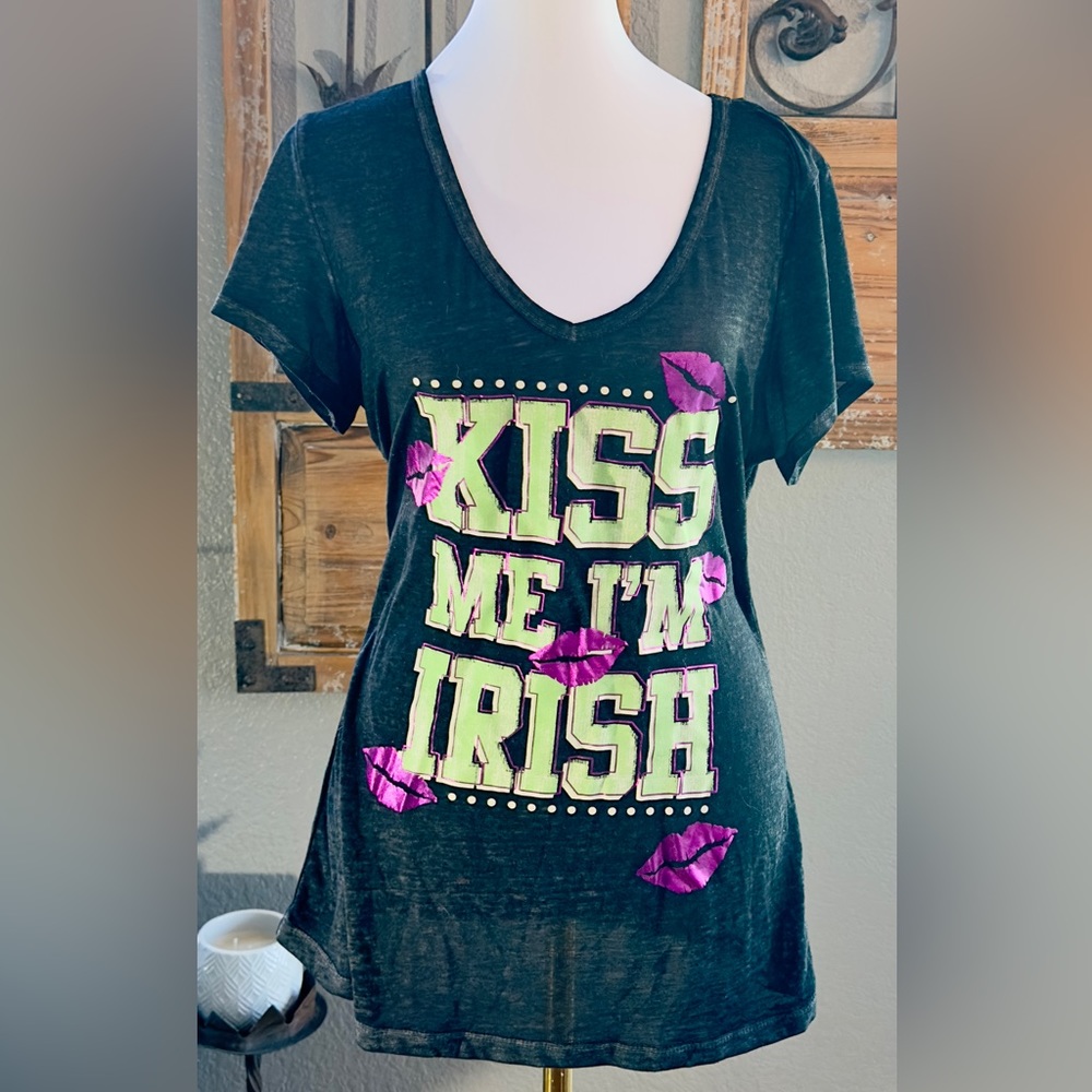 🍀Kiss Me I’m Irish☘️ Black Metallic Burn Out Tee - St. Patrick’s Day -Sz L 💋